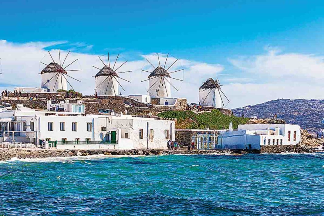 Zήτησαν από αστυνομικούς να πληρώσουν για να μπουν σε πάρτι στη Μύκονο