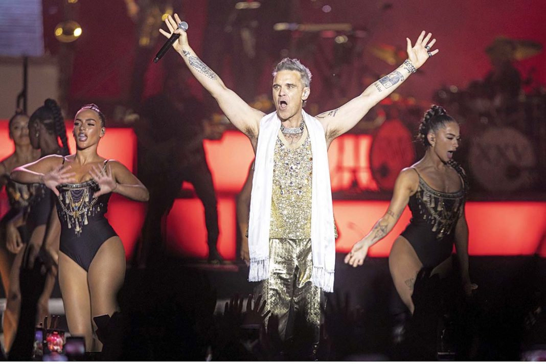 Robbie Williams: Η ατάκα για τους κλέφτες Έλληνες στο live του στη Μαλακάσα