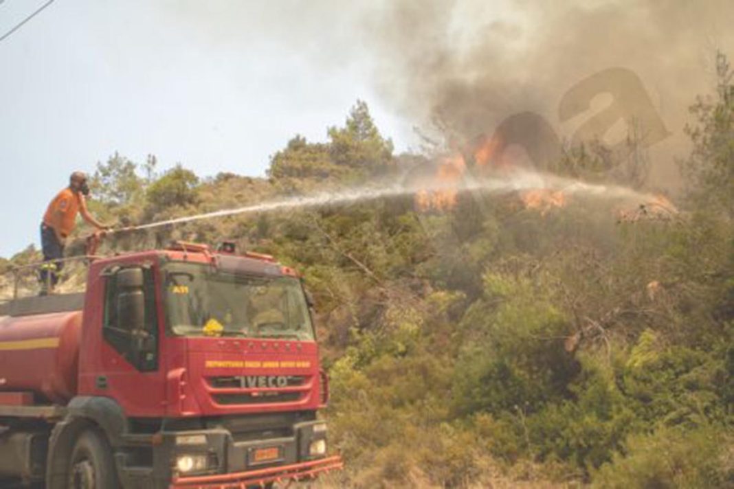 Για ενδέκατη μέρα οι φλόγες «μαυρίζουν» την όμορφη Ρόδο