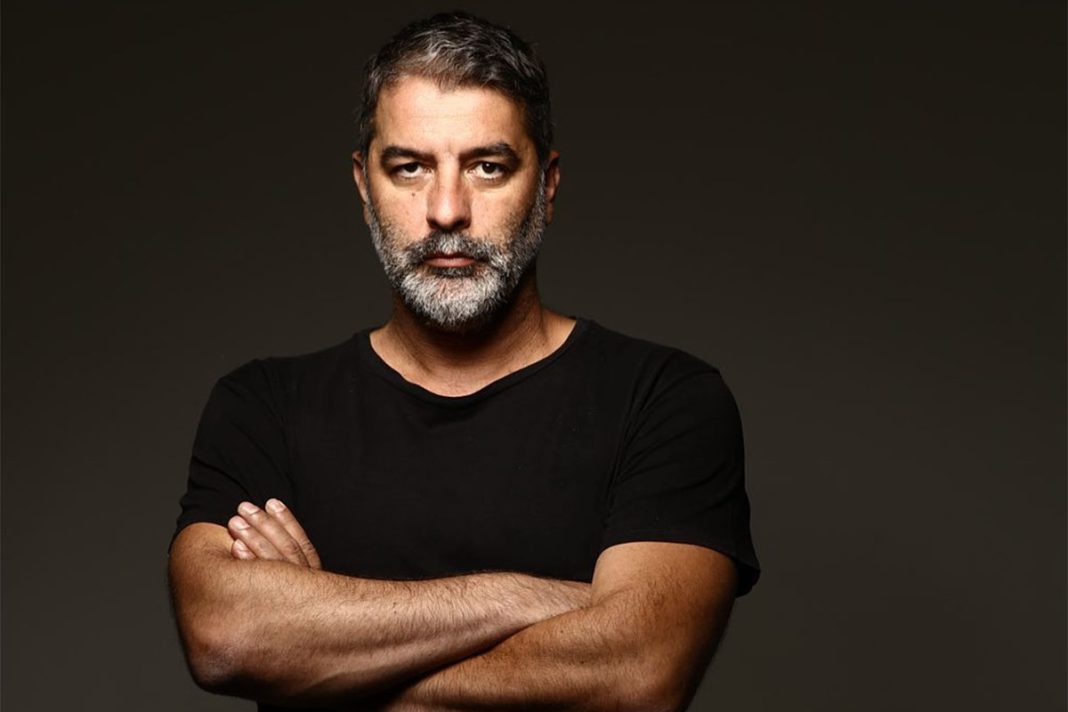Ο Βασίλης Μπισμπίκης στα γυρίσματα του «Σασμού» - Οι πρώτες εικόνες