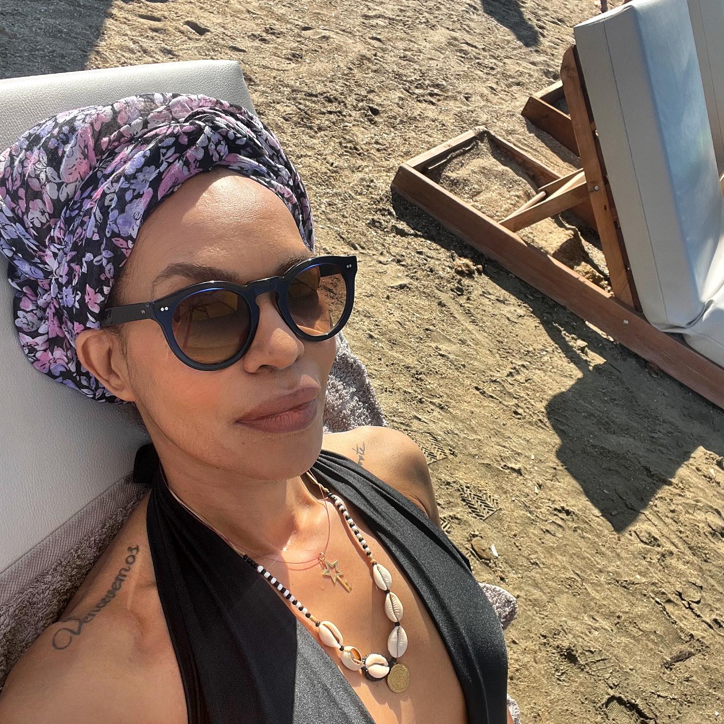 Photo by Niki Sereti Official on July 29 2023. May be an image of 1 person towel headscarf turban head covering sarong and deck chair