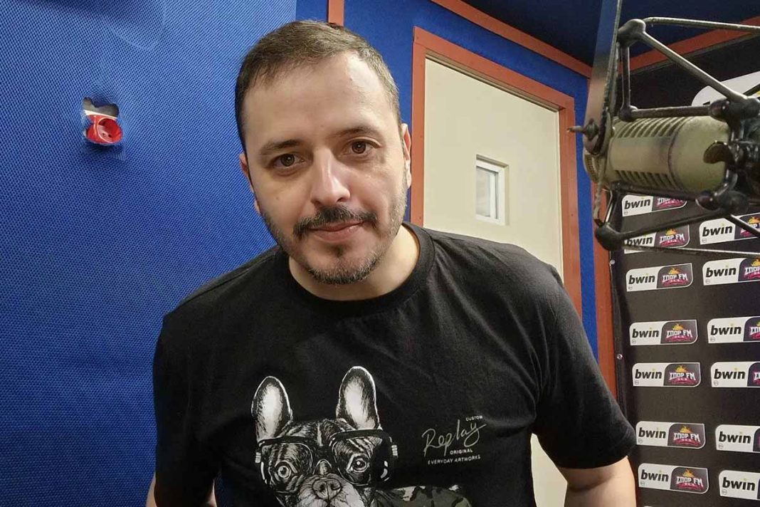 Αλέξανδρος Τσουβέλας: Τα δάκρυα για τον Χάρρυ Κλυνν και το μήνυμα για τη σάτιρα