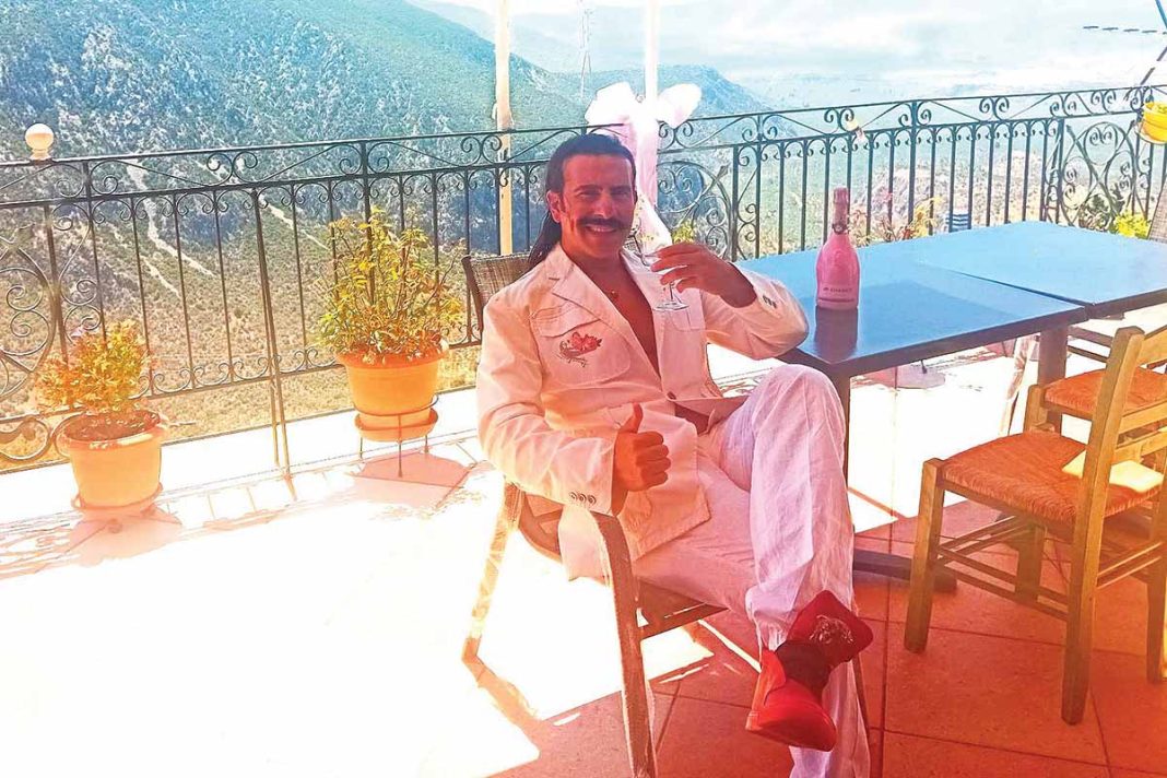 Από πρωταγωνιστής ταινιών του Σειρηνάκη στο Δημαρχείο των Δελφών