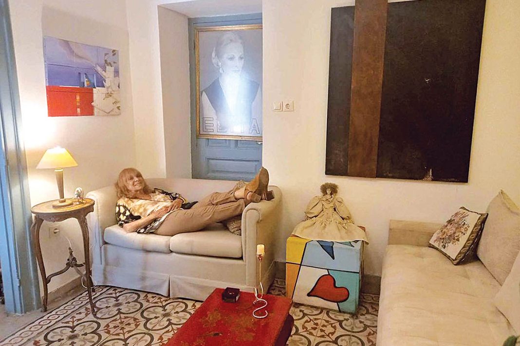 Αννα Φόνσου: Η εκκένωση της πολυκατοικίας όπου ζούσε επί μισό αιώνα την ανάγκασε σε εξεύρεση καινούργιας στέγης