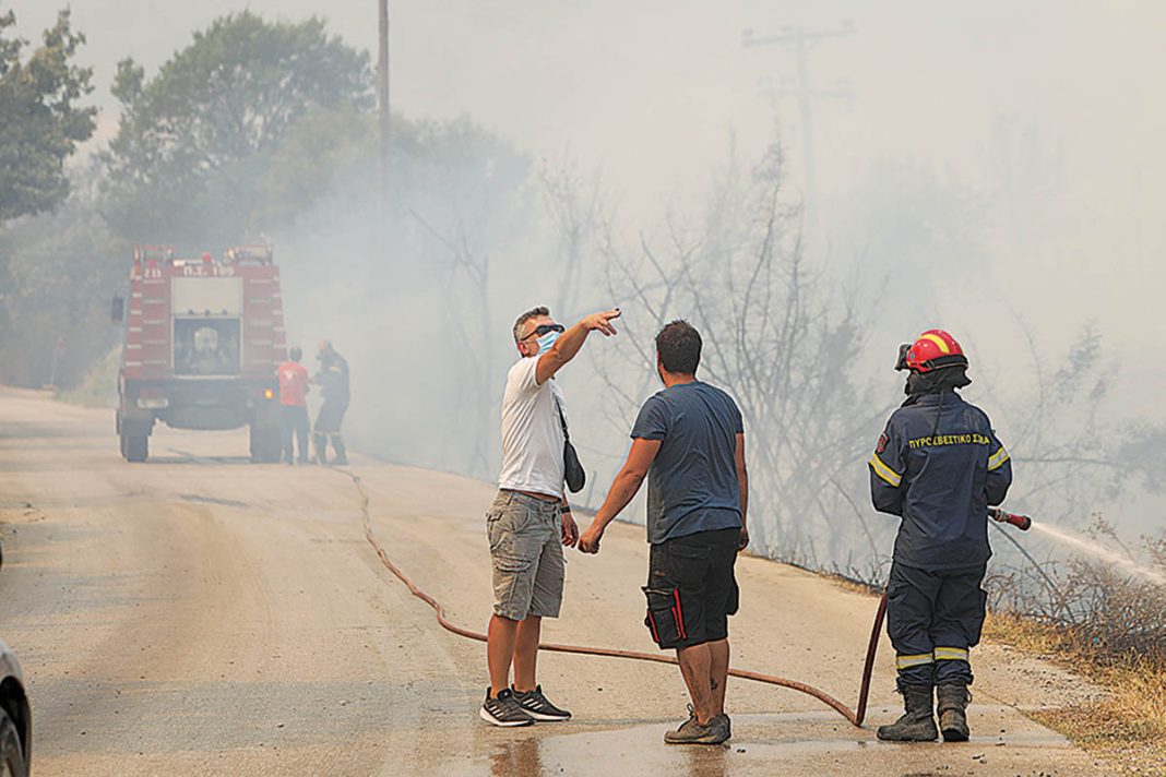 Για 13η μέρα οι πύρινες γλώσσες καταπίνουν το Δάσος της Δαδιάς