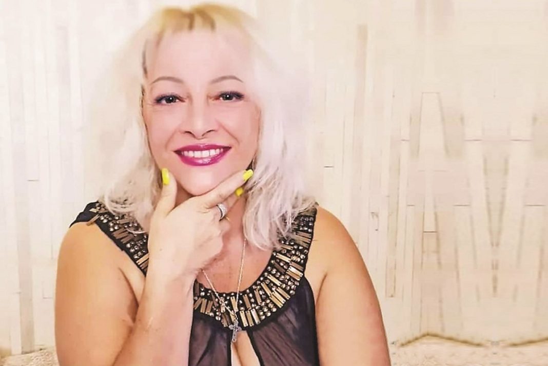 Η εγγονή του Στράτου Παγιουμτζή φέρνει ξανά στο προσκήνιο τρία διαχρονικά μουσικά «διαμάντια» του κορυφαίου ρεμπέτη