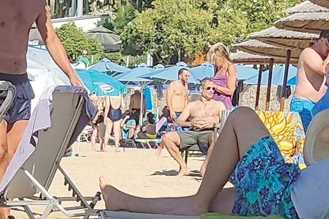 «Εισβολή» στη χώρα έγινε και ο Μητσοτάκης συνεχίζει τις διακοπές στα Χανιά