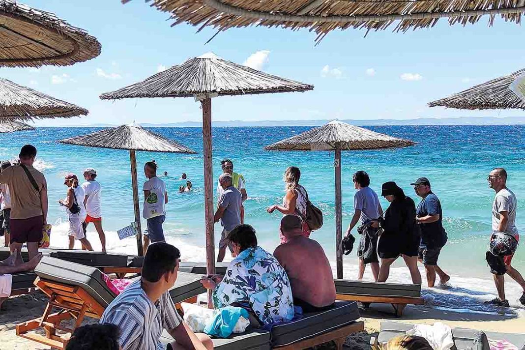 Απόβαση και στη Χαλκιδική από το κίνημα που θέλει να επιστρέψουν οι παραλίες στα χέρια των πολιτών