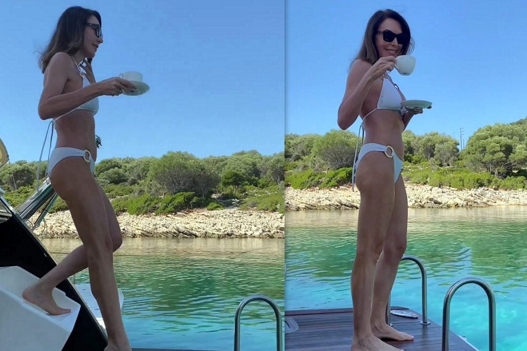 Η Τατιάνα Στεφανίδου καλημέρισε τους διαδικτυακούς της φίλους πίνοντας καφέ στο σκάφος της