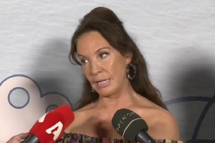 Ενοχλημένη η Βάνα Μπάρμπα: «Έλεος! Είναι γελοίο αυτό, σαχλαμάρες»