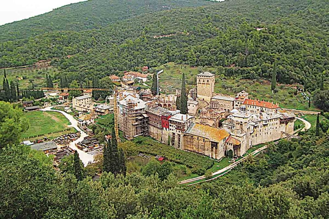 Άγιον Όρος: Πρωτοφανές περιστατικό με «σκνίπα» εισαγόμενους μοναχούς