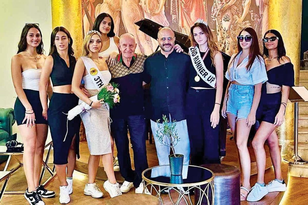 Ελληνίδες μοντέλα «τσοκ γκιουζέλ»