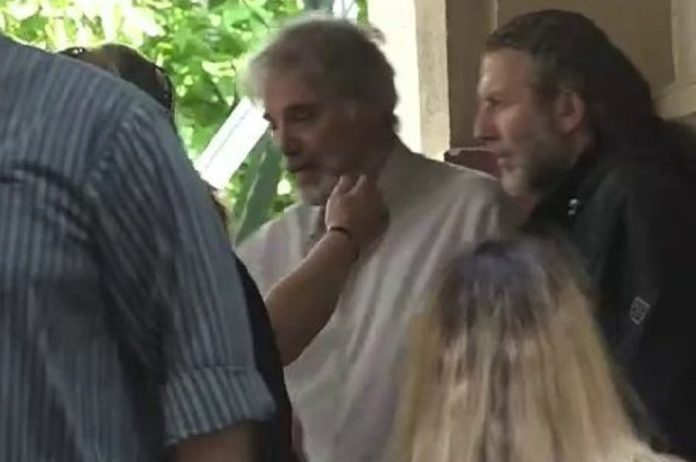 Ψυχολογικό ράκος ο Οδυσσέας Σταμούλης στο μνημόσυνο του γιου του