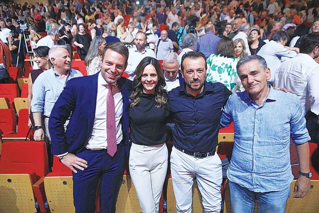 ΣΥΡΙΖΑ στον «Ελληνικό Κόσμο» για την ανάδειξη νέου αρχηγού, με πηγαδάκια, φιλοφρονήσεις και selfies
