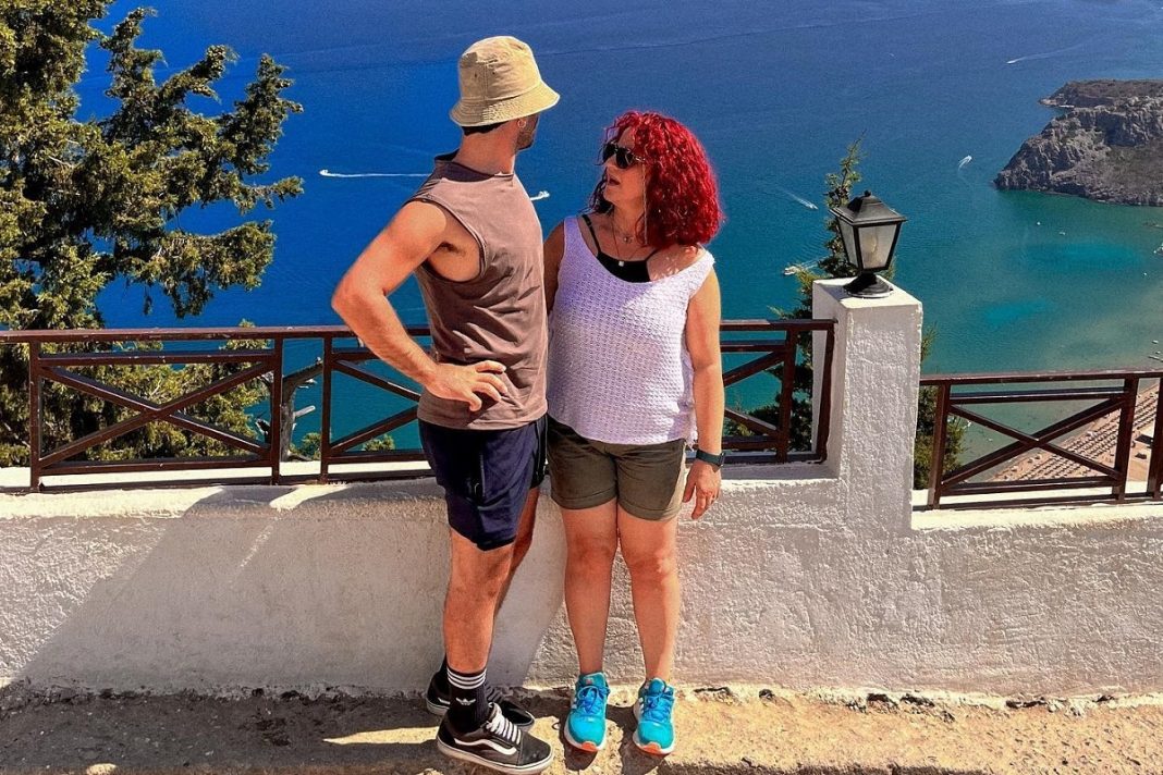 Ηθοποιός από τον «Παράδεισο κυριών» ποζάρει με τη νεότατη μαμά του
