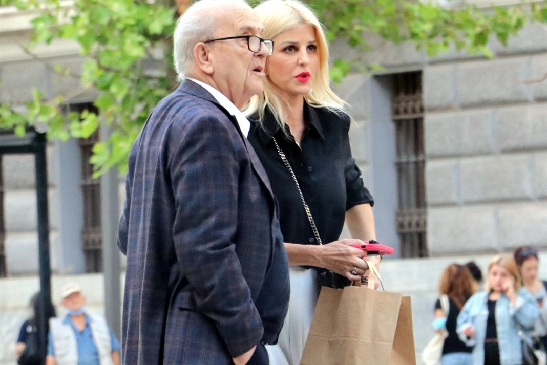 «Τσακώσαμε» την Έλενα Ράπτη στο κέντρο της Αθήνας με τον πατέρα της
