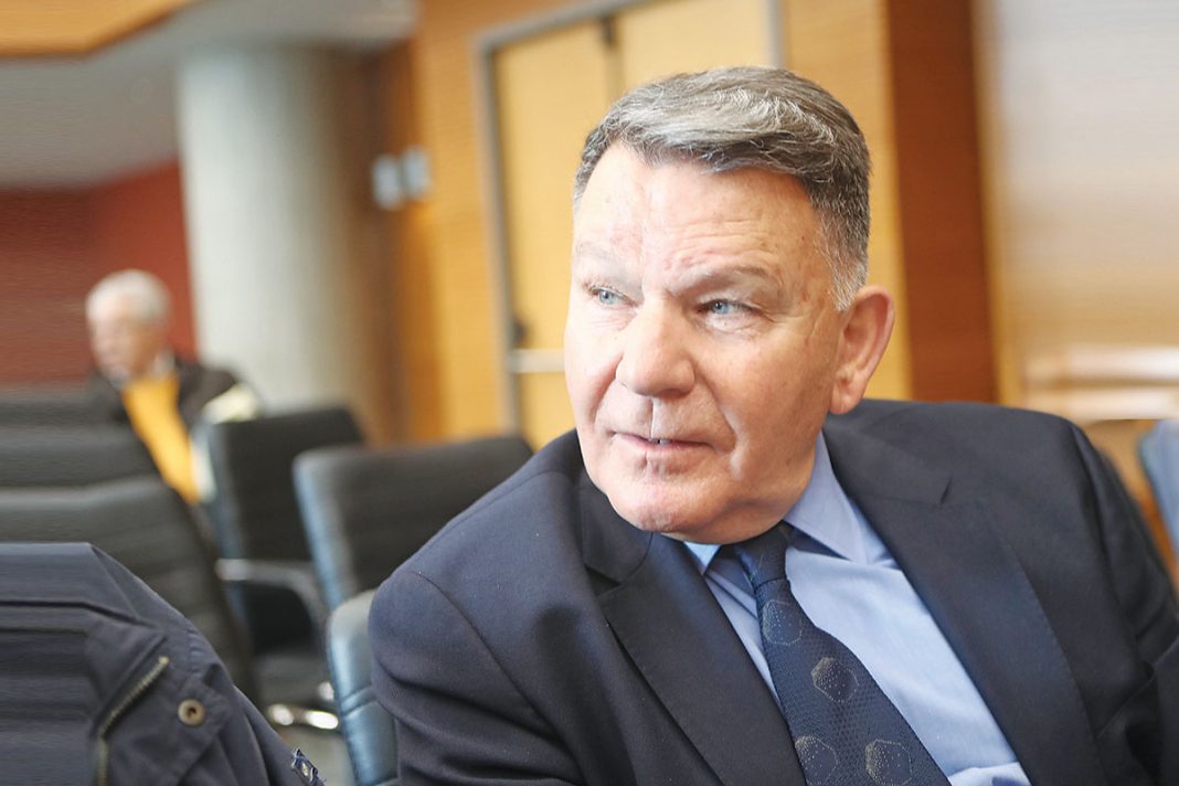 Ο Κούγιας την... έκανε από την υπεράσπιση της Πισπιρίγκου σε «ένδειξη διαμαρτυρίας» για μεροληπτική στάση της έδρας
