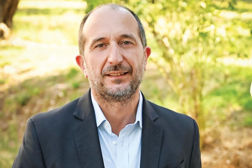 Αθανάσιος Ντάνης: Ο γιατρός που θέλει να κάνει «κόσμημα» το Σούλι!