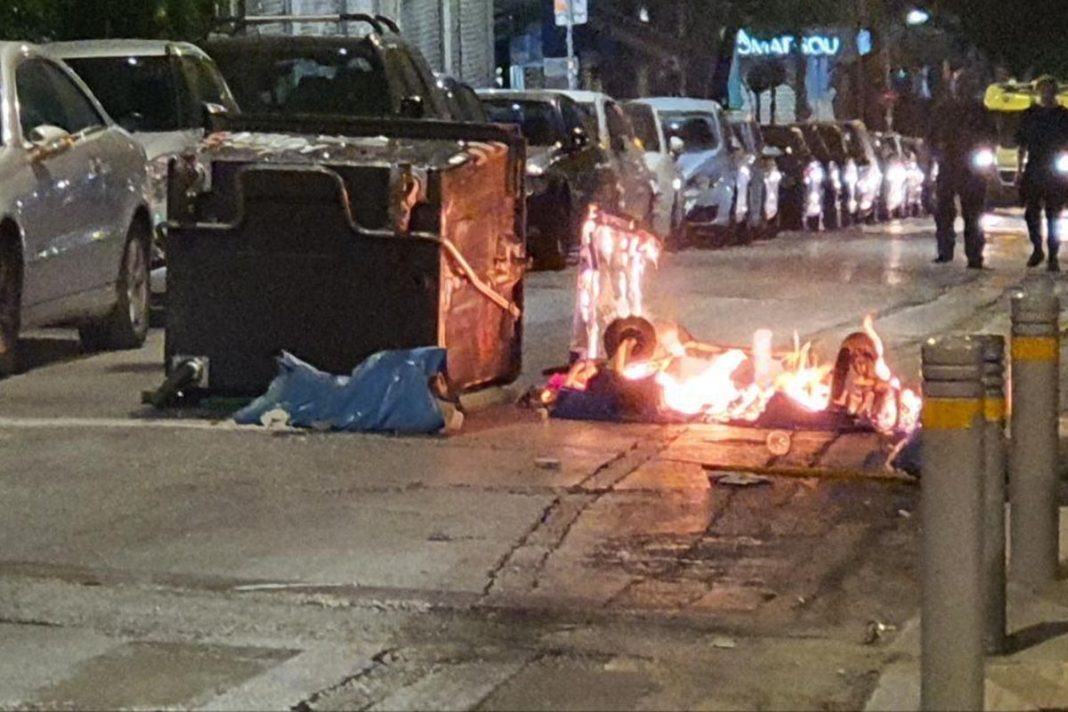 Συγκρούσεις μεταξύ αντιεξουσιαστών και Αστυνομίας έπειτα από τον τραυματισμό 16χρονης
