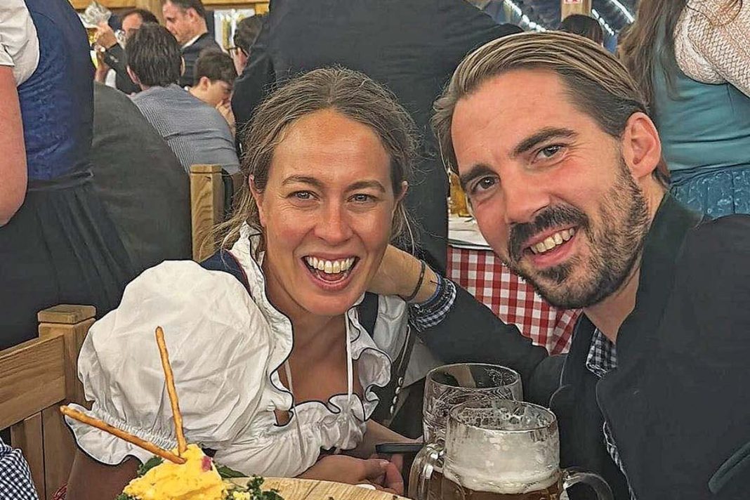 Πρίγκιπας Φίλιππος και Νίνα Φλορ σε φεστιβάλ μπίρας στο Μόναχο