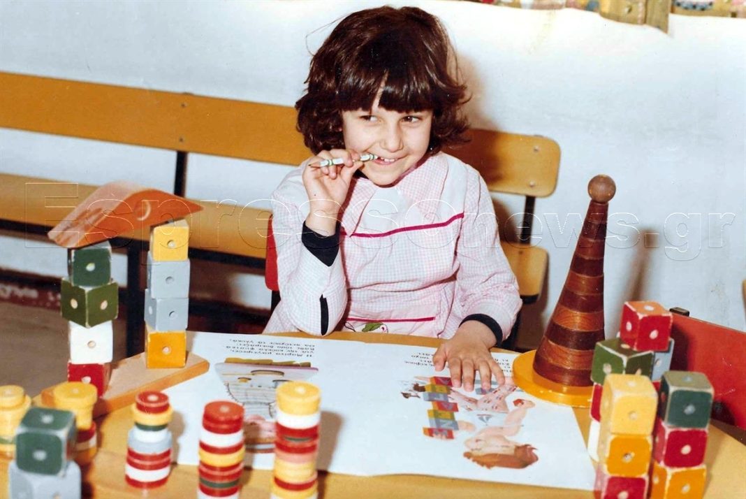 Το κοριτσάκι της φωτογραφίας είναι γνωστή ηθοποιός και κόρη πρώην ζευγαριού πρωταγωνιστών
