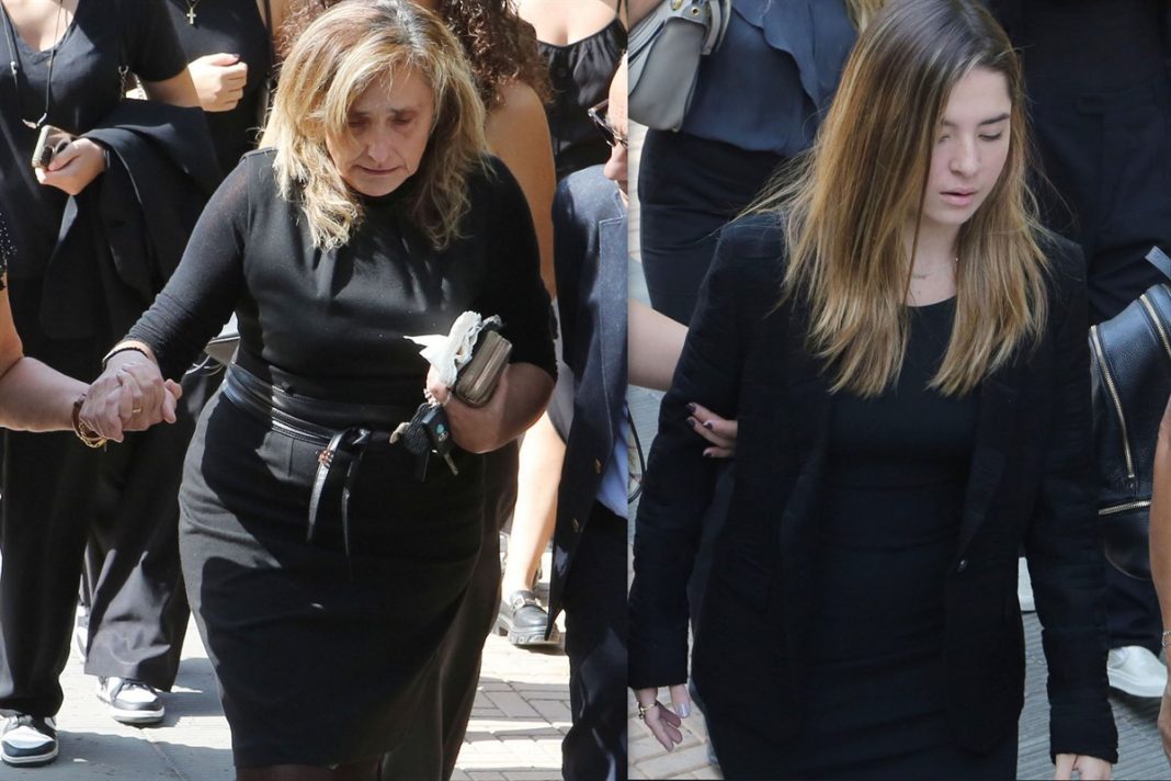 Επιμνημόσυνη δέηση για τον Γιάννη Ιωαννίδη - Συντετριμμένες η σύζυγος και η κόρη του