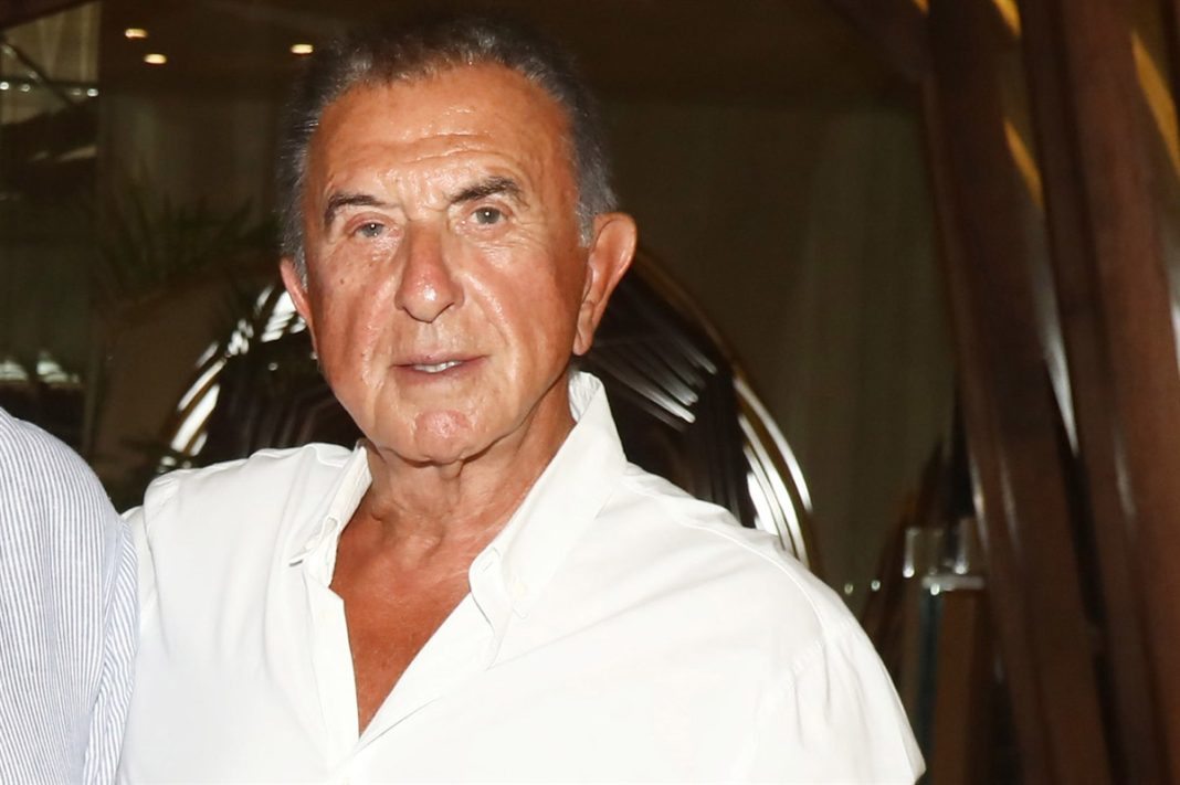 Αργύρης Παπαργυρόπουλος: «Μεγάλος ζεν πρεμιέ της Ελλάδας με φίλησε ξαφνικά στο στόμα, ξεφτιλίστηκα»