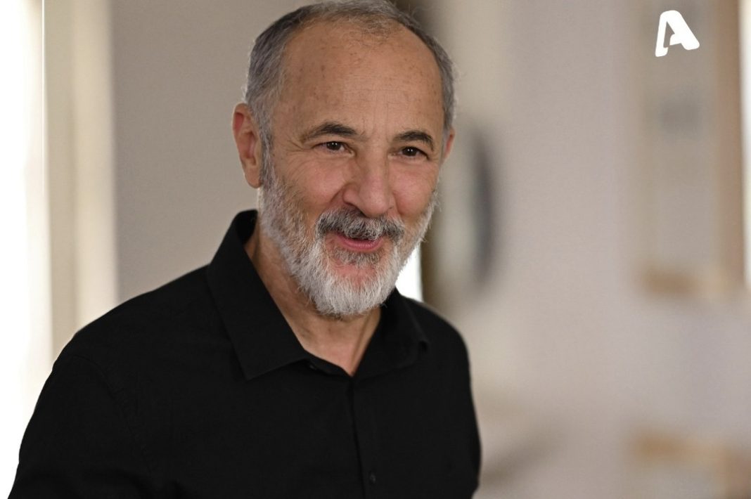 Στέλιος Μάινας: «Πέρασαν δύσκολες περίοδοι που ήμουν αγχωμένος, με λίγα λεφτά»
