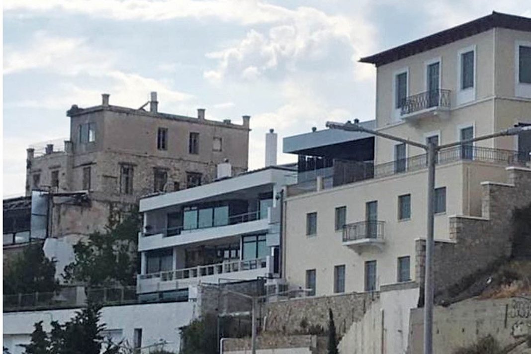 Το «κάστρο» των Γλου πέφτει