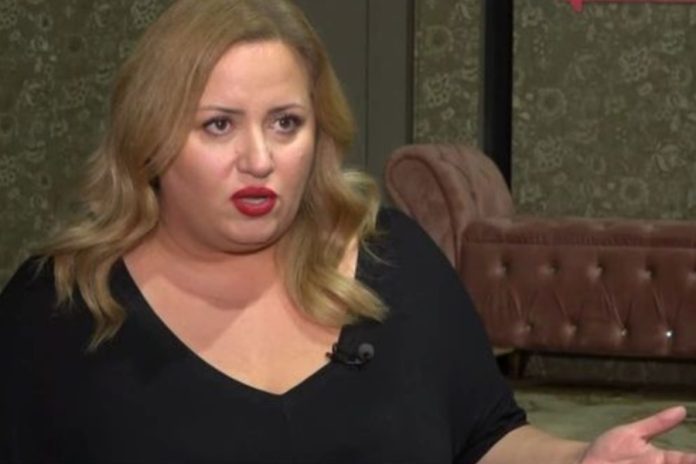 Παρθένα Χοροζίδου: «Ο Ρήγας χαιρόταν να με φέρνει σε άβολη θέση σε ερωτικές σκηνές στις “Τρίχες”»