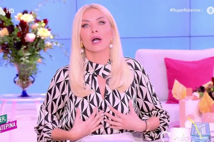 Εκνευρισμένη η Κατερίνα Καινούργιου on air: «Τι κάνω εγώ εδώ εκτός από τα εμπορικά; Διακοσμητική είμαι;»