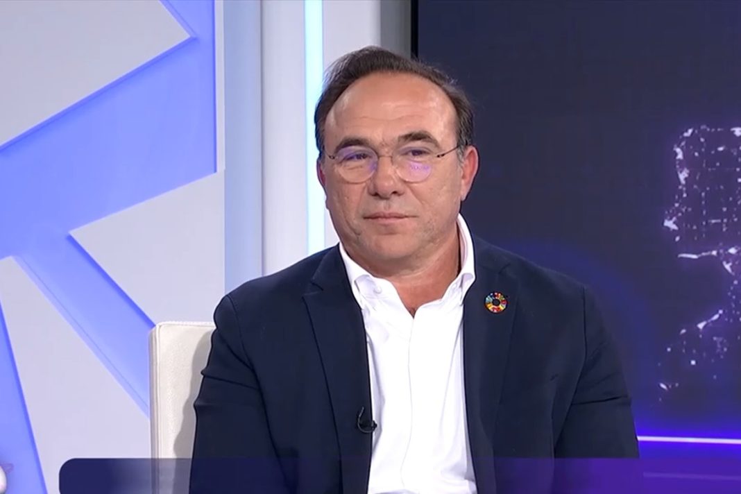 Η αντίδραση του Πέτρου Κόκκαλη όταν του ευχήθηκαν on air για τον γάμο του με τη Ματσούκα