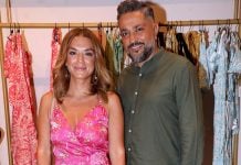 Βάσω Λασκαράκη: Ποζάρει αγκαλιά με τα πεθερικά της και την αδελφή του Σουλτάτου στην Κρήτη