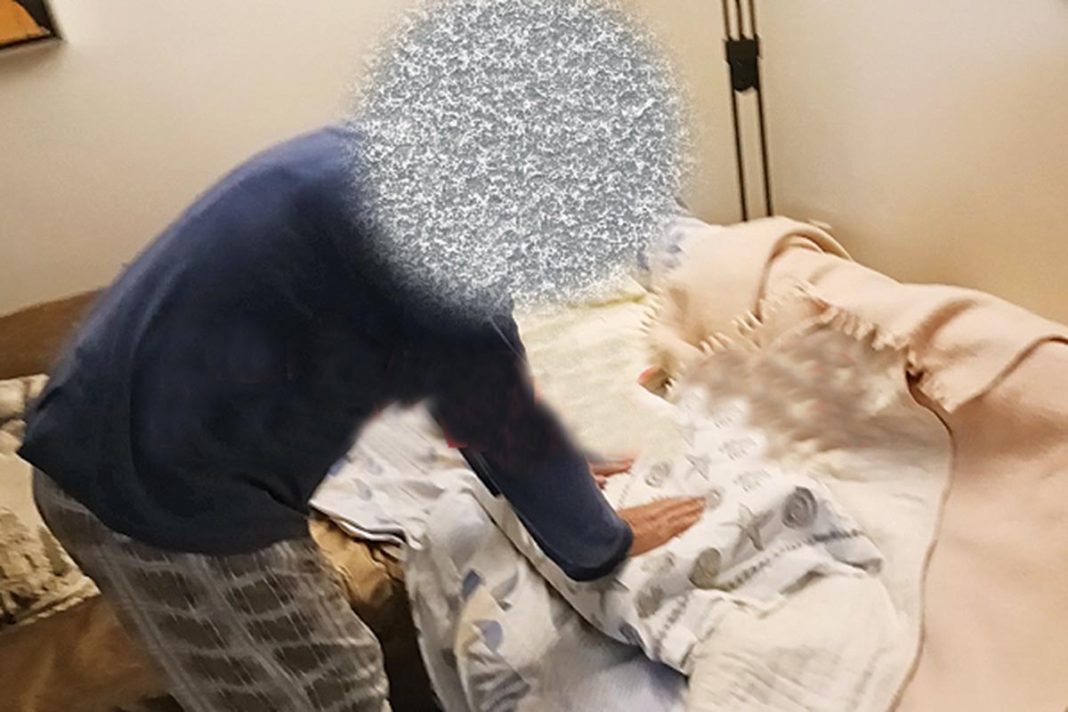 Ξέσπασε η 54χρονη πρώην σύντροφος του επισκόπου που τον κατήγγειλε για βιασμό του ΑμεΑ αδελφού της