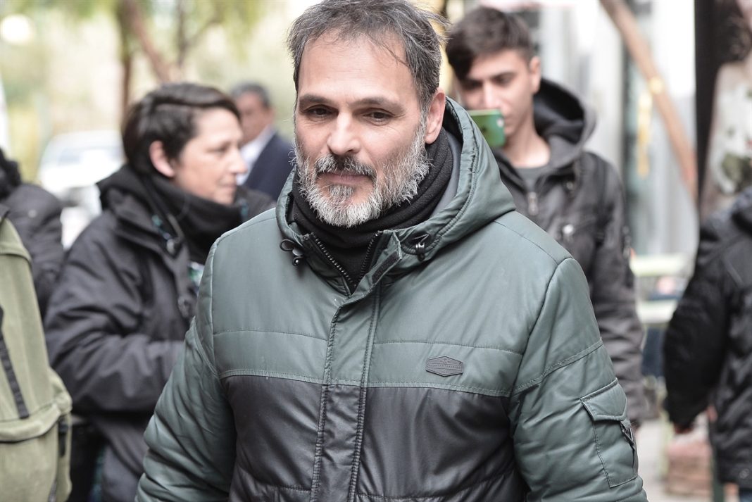 Συγκινεί η μητέρα του Σταμάτη Γαρδέλη: «Είναι χάλια, του κάνουν εξετάσεις»
