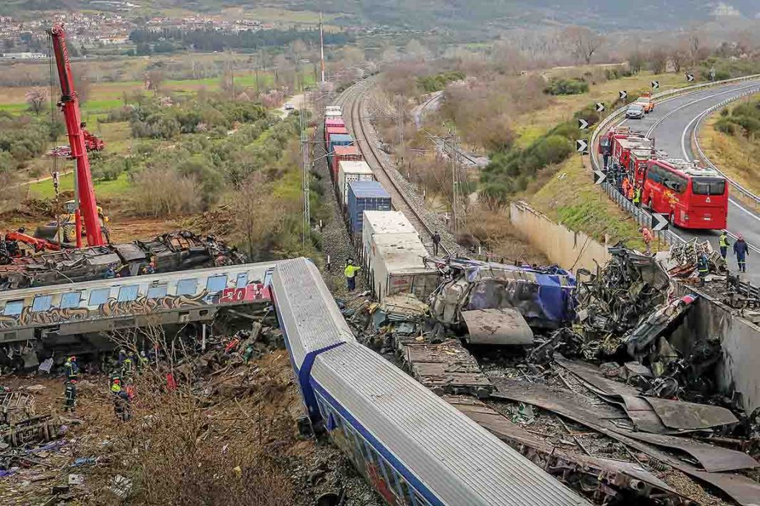 Ειδικά εκπαιδευμένα σκυλιά θα ερευνήσουν τα κουφάρια των μοιραίων αμαξοστοιχιών των Τεμπών