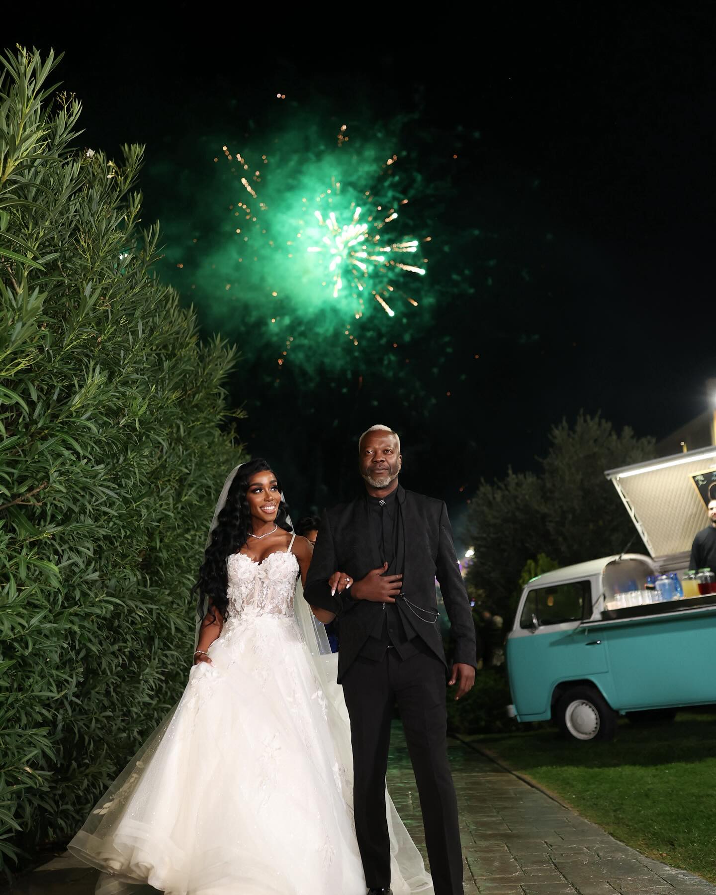Photo shared by Elizabeth Elechi on December 10 2023 tagging @zeraw vegas @nikostakis @fedra collection @stratisvoy and @polixorosoneiron. May be an image of 3 people sparkler wedding and fir