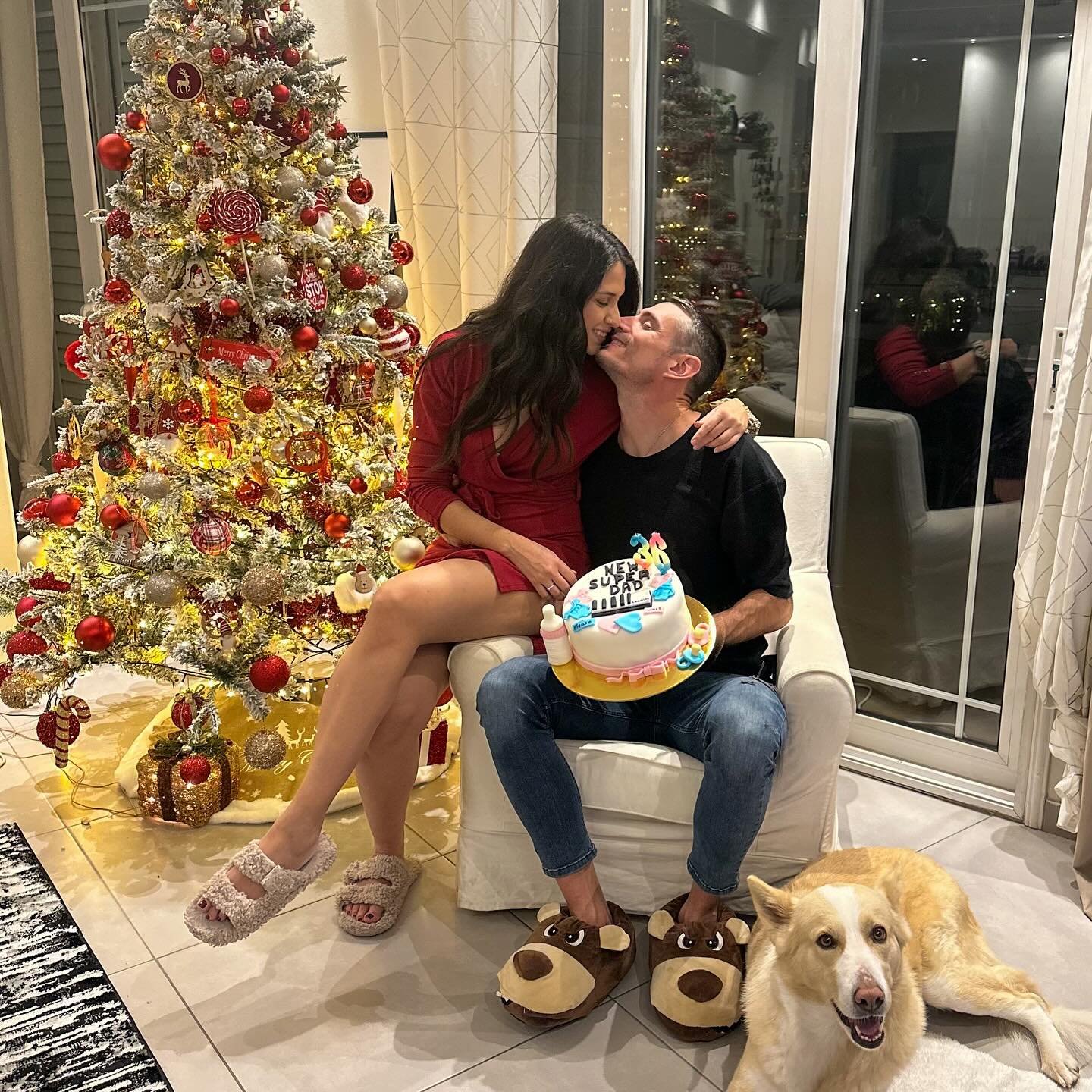 Photo shared by Panagiotis Trivizas Official on December 22 2023 tagging @ioanna karaiskou. May be an image of 1 person people kissing and christmas tree. 1