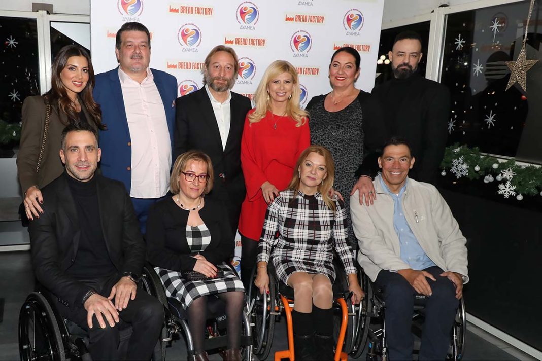 Christmas charity event με πλήθος λαμπερών καλεσμένων