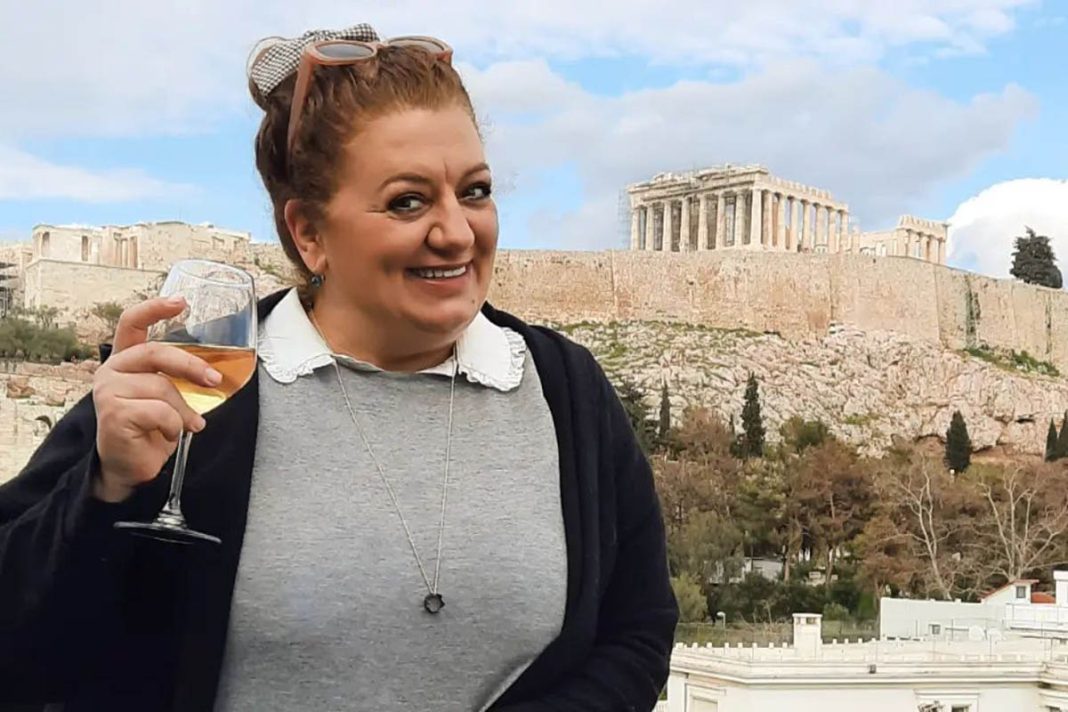Συγκλονίζει η Μαρία Αντουλινάκη: «Έφαγα ξύλο, μου είπε: καλύτερα να σου ανοίξω ένα σπίτι με κόκκινο φωτάκι»