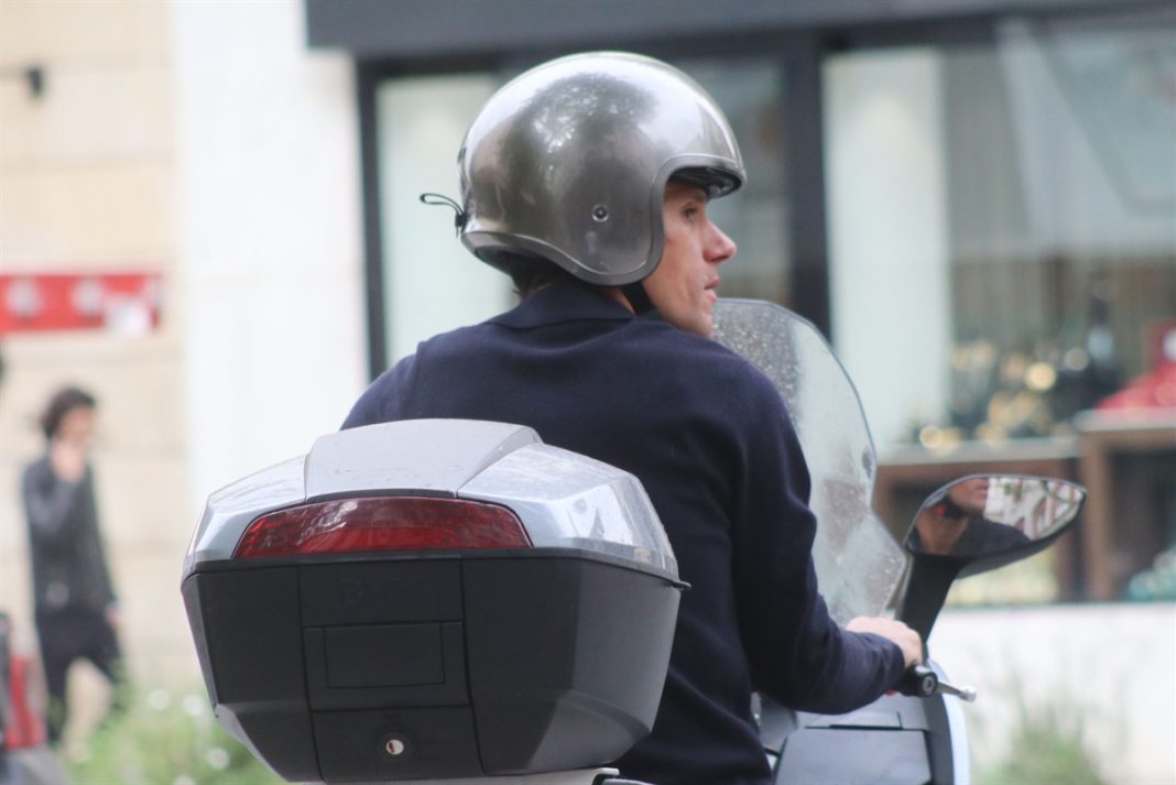 «Τσακώσαμε» τον easy rider Πάνο Βλάχο στο κέντρο της Αθήνας