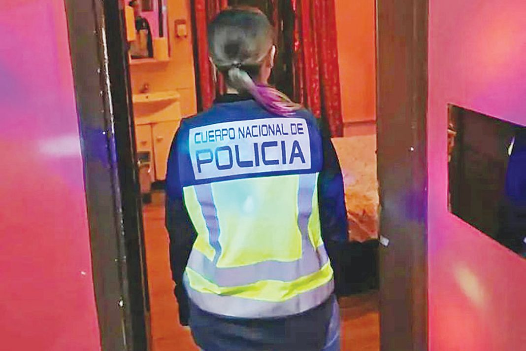 Η αδίστακτη «μαντάμ» των κόκκινων φαναριών - Πρώην ιερόδουλη εγκέφαλος κυκλώματος μαστροπών!