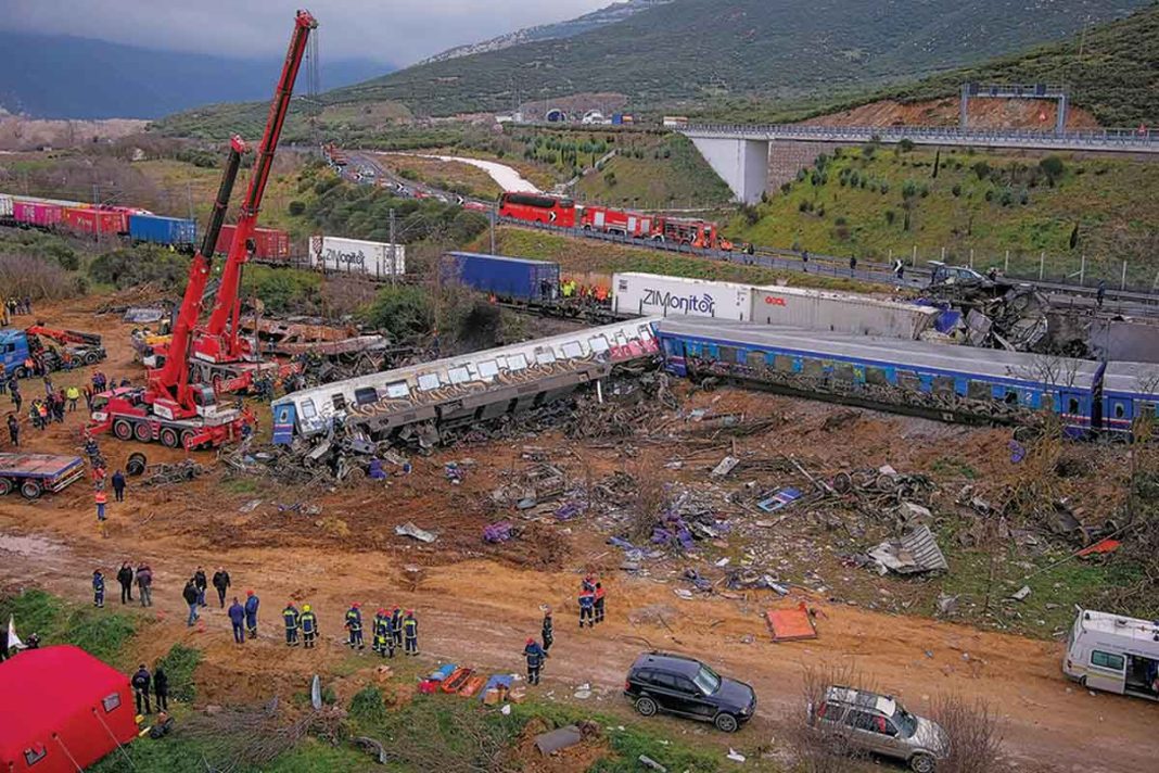 Ελεύθεροι οι δύο σταθμάρχες που είχαν απογευματινή βάρδια την αποφράδα ημέρα της πολύνεκρης τραγωδίας στα Τέμπη
