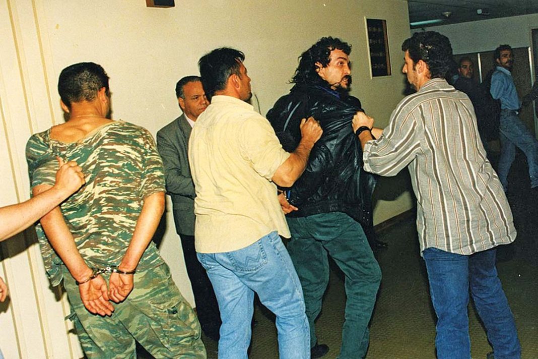 Επιχείρηση με πάνοπλους αστυνομικούς για τη μεταφορά στο Πανεπιστημιακό Νοσοκομείο Πατρών του ισοβίτη Βασίλη Βαρελά