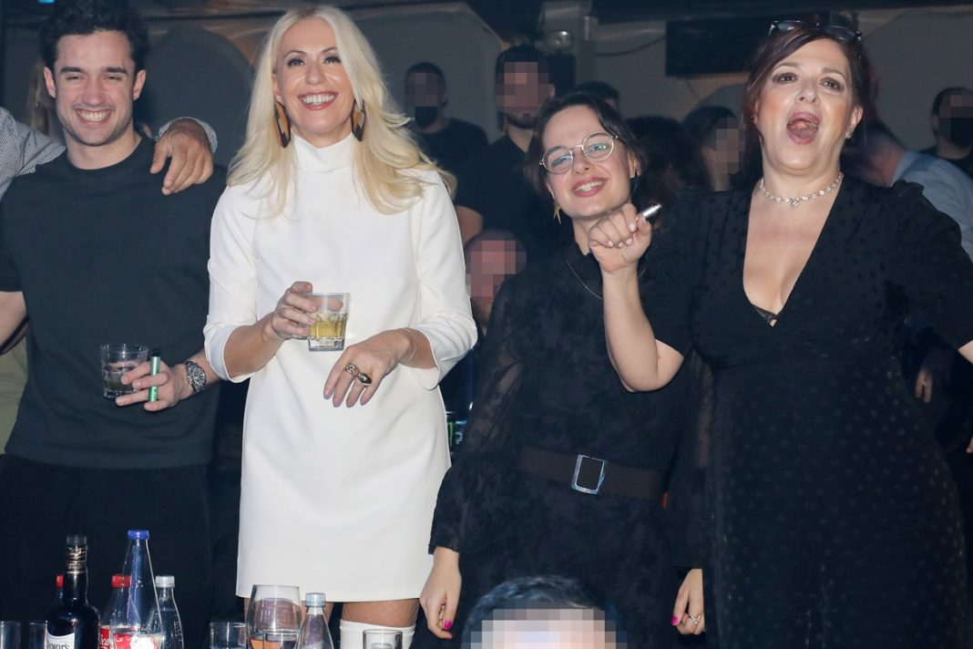 Μαρία Μπακοδήμου - Ελένη Ράντου: Νυχτοπερπάτησαν με τα παιδιά τους