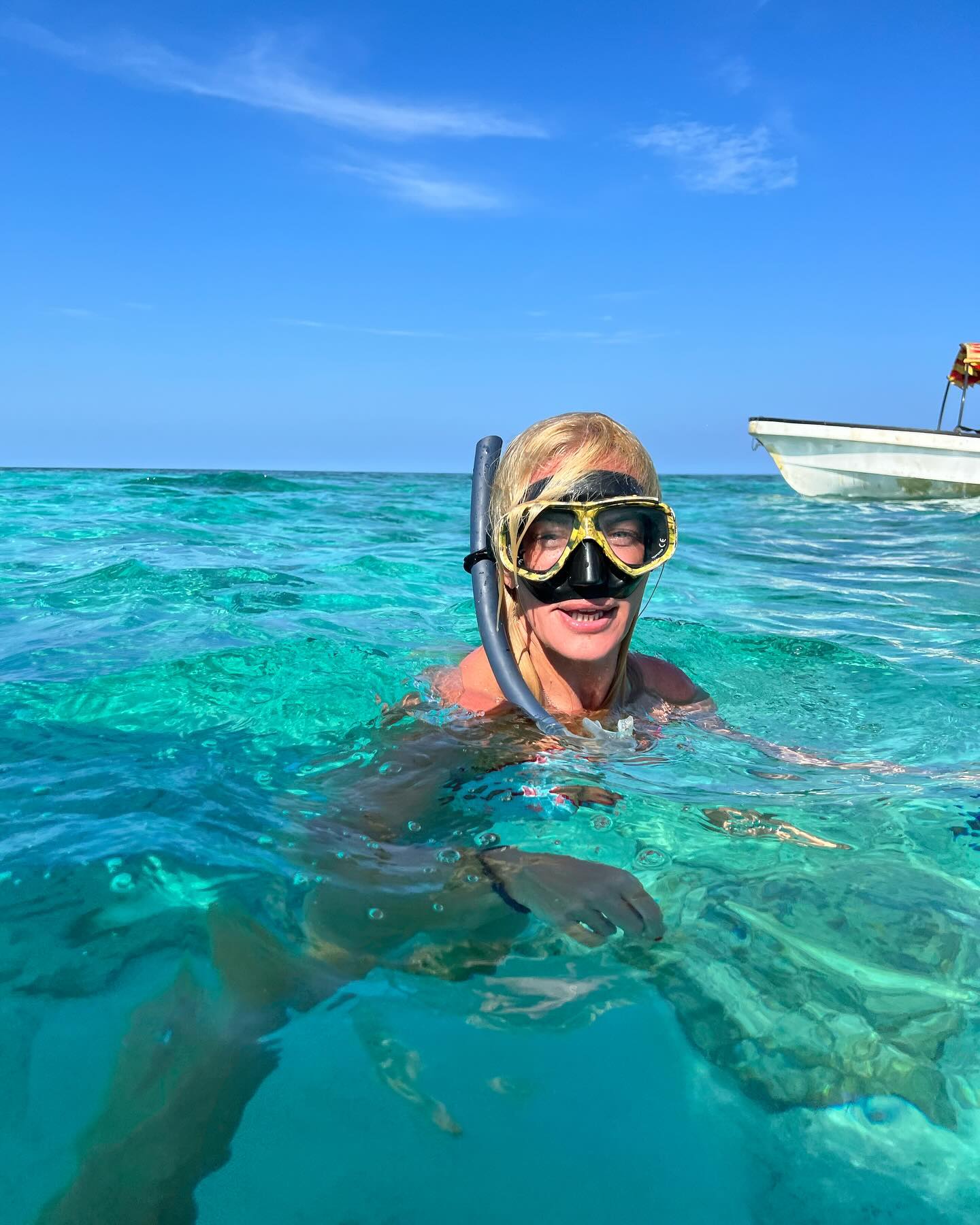 Photo by @zeta makripoulia official on January 03 2024. May be an image of 1 person swimming snorkel and glasses
