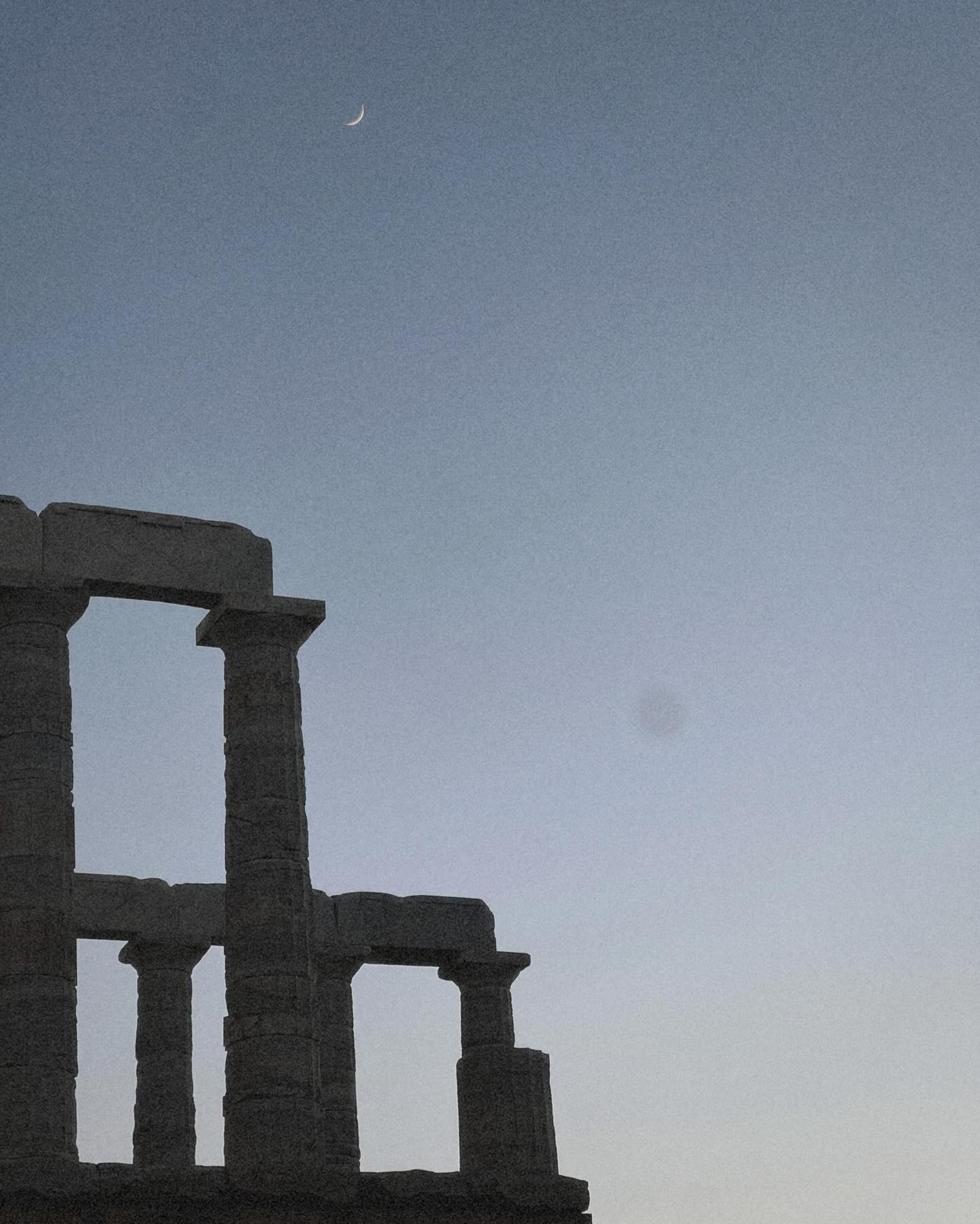 Photo by Evgenia Samara on January 14 2024. May be an image of Stone Henge the Parthenon and the Pantheon