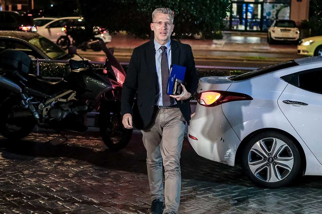 Σκέρτσος όπως... Κασσελάκης: Υπουργικά σκυλο-γενέθλια
