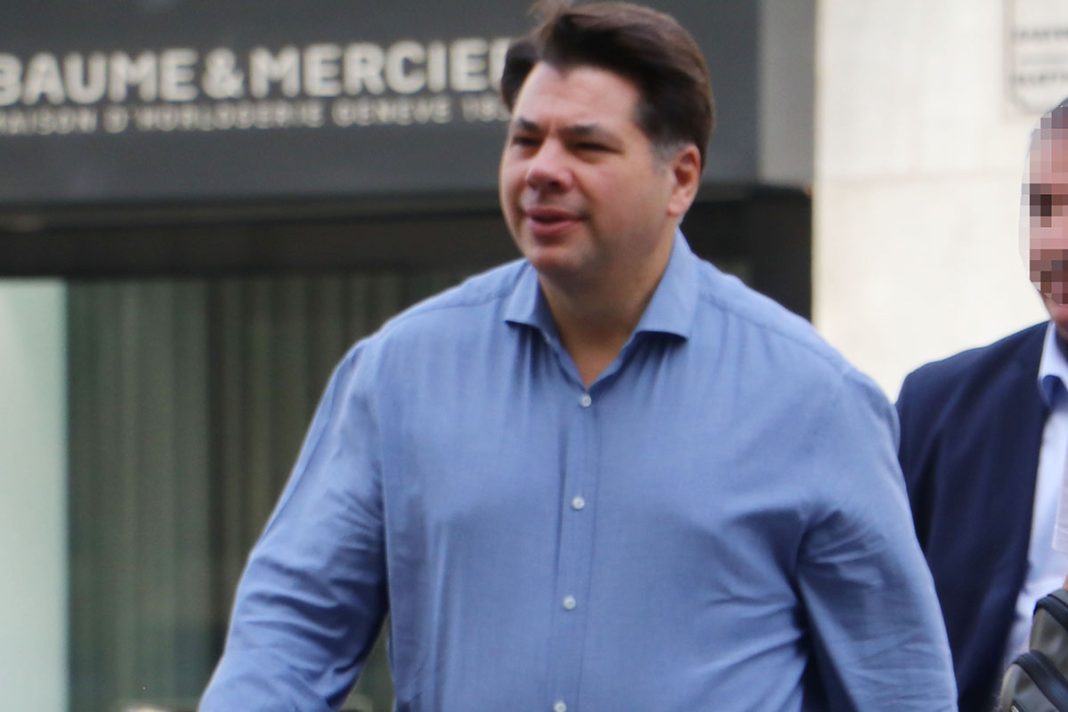 Τζορτζ Τσούνης: Με ύφος και στιλ Σταλόνε ο πρέσβης των ΗΠΑ βάλθηκε να χάσει παραπανίσια κιλά