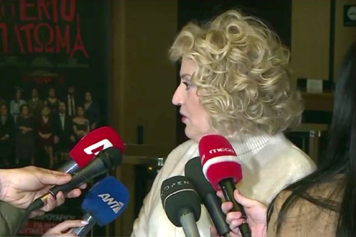 Εκνευρίστηκε η Υρώ Μανέ με ερώτηση δημοσιογράφου: «Συγγνώμη που κολλάει αυτό;»